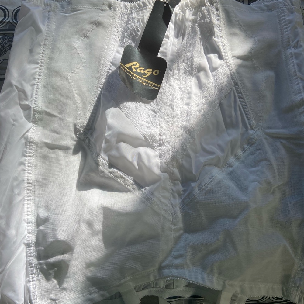 Rago girdle in white. Sz6x *new*